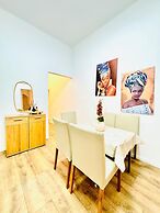 9BR Apt for 18P Walk to Augarten