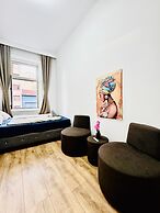 9BR Apt for 18P Walk to Augarten