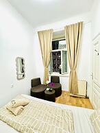 9BR Apt for 18P Walk to Augarten