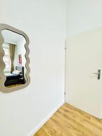 9BR Apt for 18P Walk to Augarten