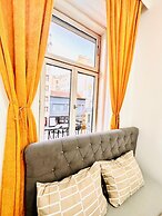 9BR Apt for 18P Walk to Augarten