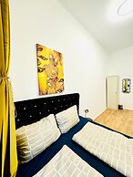 9BR Apt for 18P Walk to Augarten