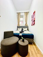 9BR Apt for 18P Walk to Augarten