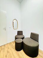 9BR Apt for 18P Walk to Augarten