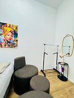 9BR Apt for 18P Walk to Augarten