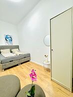 9BR Apt for 18P Walk to Augarten