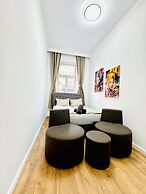9BR Apt for 18P Walk to Augarten