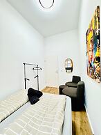 9BR Apt for 18P Walk to Augarten