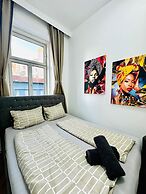 9BR Apt for 18P Walk to Augarten