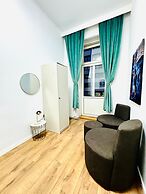 9BR Apt for 18P Walk to Augarten