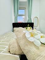 9BR Apt for 18P Walk to Augarten