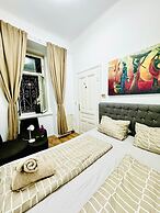 9BR Apt for 18P Walk to Augarten