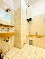 9BR Apt for 18P Walk to Augarten