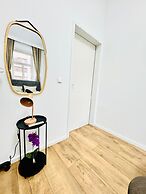 9BR Apt for 18P Walk to Augarten