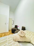 9BR Apt for 18P Walk to Augarten