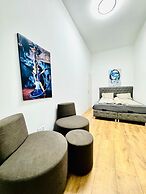 9BR Apt for 18P Walk to Augarten