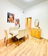 9BR Apt for 18P Walk to Augarten