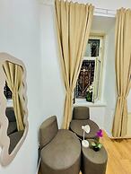 9BR Apt for 18P Walk to Augarten