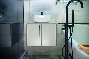 Nyamankulu Guest Lodge