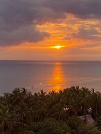 Quiet Apartment one Block From the Beach
