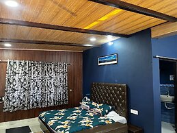 The Golden Leaves Cafe And Cottages