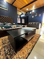 The Golden Leaves Cafe And Cottages