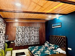 The Golden Leaves Cafe And Cottages