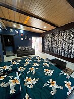 The Golden Leaves Cafe And Cottages