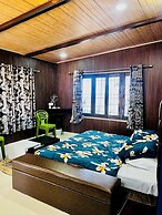 The Golden Leaves Cafe And Cottages