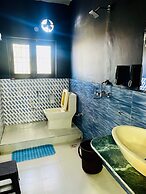 The Golden Leaves Cafe And Cottages