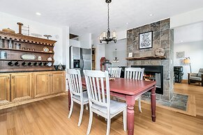 Black Mountain Treehouse