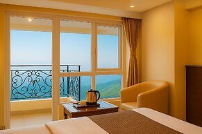 Hotel Samrat - On Mall Road