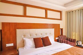 Hotel Samrat - On Mall Road