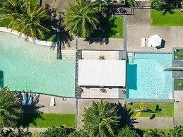 Leaf Luxe - 9 Pools BBQ Gym