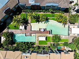 Leaf Luxe - 9 Pools BBQ Gym