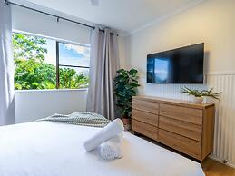 Leaf Luxe - 9 Pools BBQ Gym