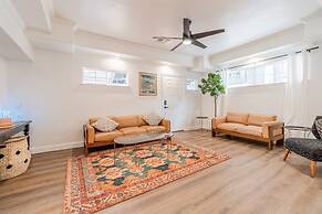 Stylish 2-bedroom Walking Distance to Downtown