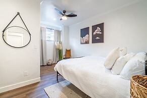 Stylish 2-bedroom Walking Distance to Downtown