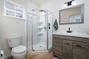 Modern 1-br Apartment Close to Downtown Vibes