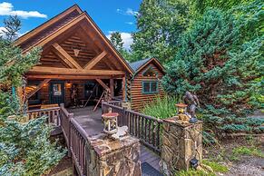 Grey Wolf Lodge with Hot Tub