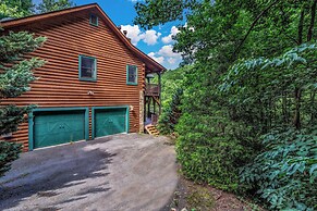 Grey Wolf Lodge with Hot Tub