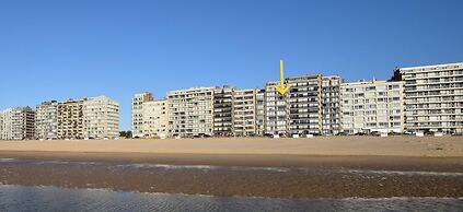 Coastal Apartment in Middelkerke Steps From the Sea
