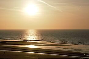 Coastal Apartment in Middelkerke Steps From the Sea