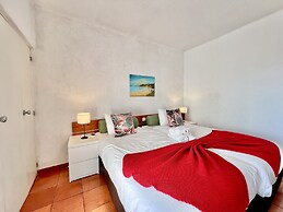 Albufeira Skylight 2 by Homing