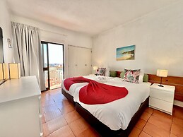 Albufeira Skylight 2 by Homing