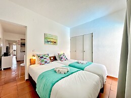 Albufeira Skylight 2 by Homing