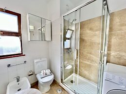 Albufeira Skylight 2 by Homing