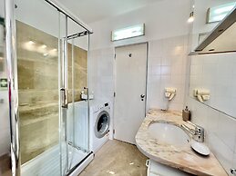 Albufeira Skylight 2 by Homing