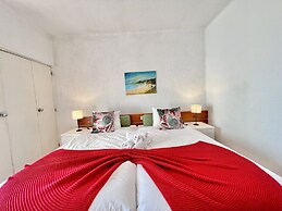 Albufeira Skylight 2 by Homing