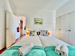 Albufeira Skylight 2 by Homing